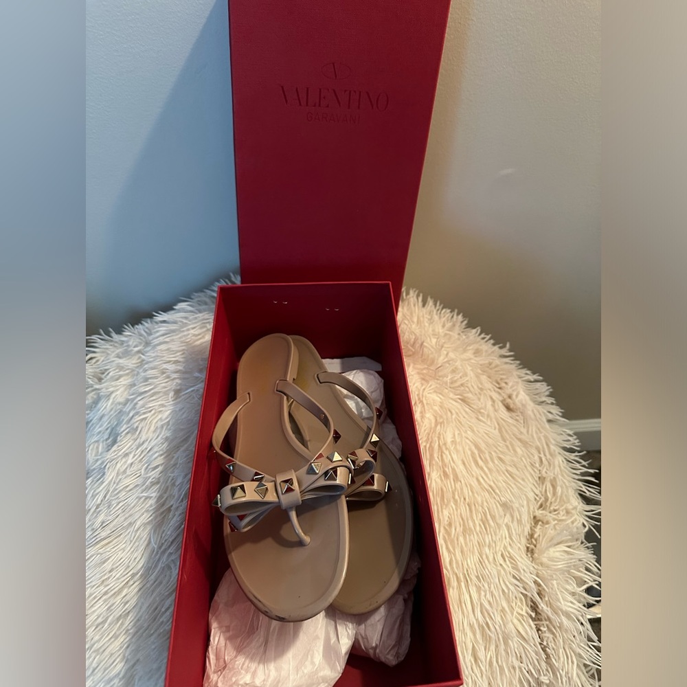 VALENTINO GARAVANI | RUBBER ROCKSTAR STUD SANDALS| SIZE:9 - Picture 4 of 6